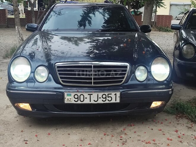 Mercedes E 270-1