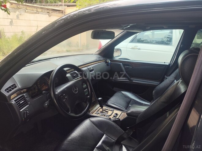 Mercedes E 270-5