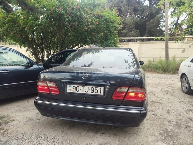 Mercedes E 270-2