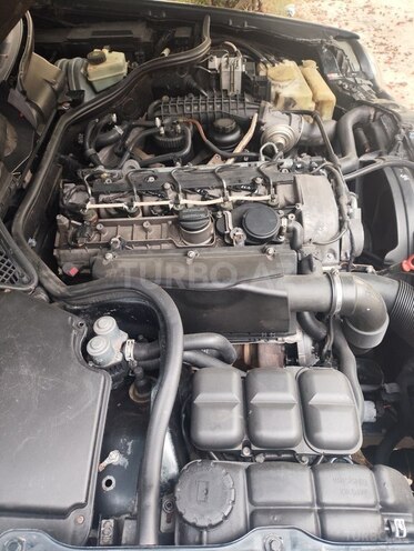 Mercedes E 270-9