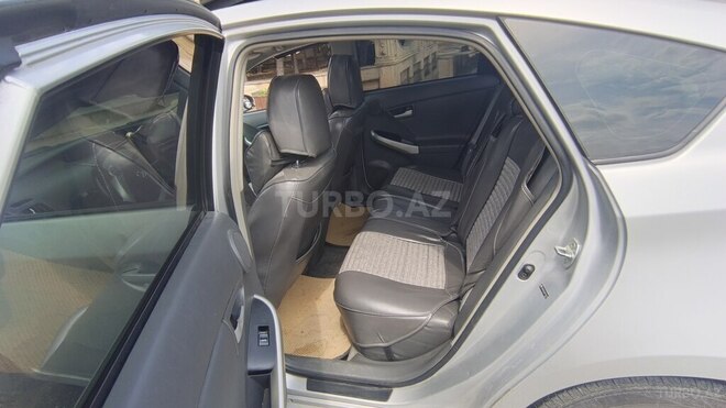 Toyota Prius-4