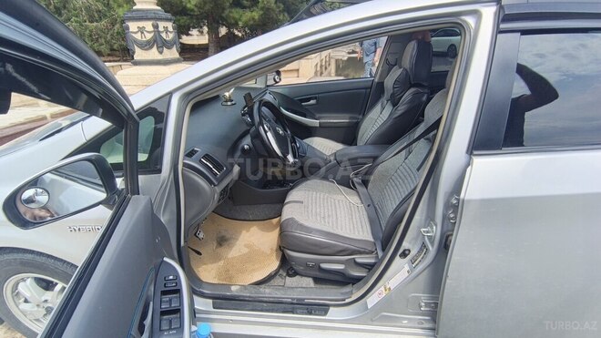 Toyota Prius-7
