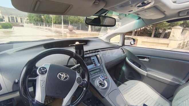 Toyota Prius-10