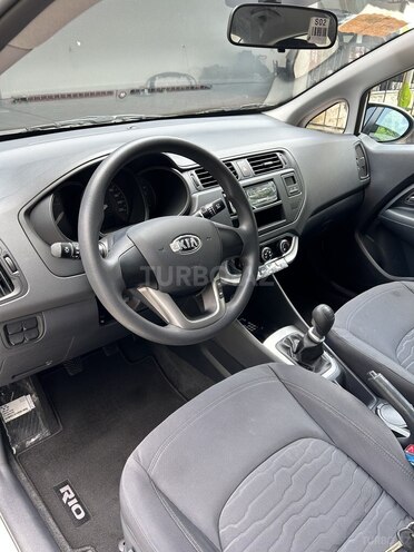 Kia Rio-5