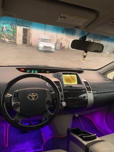 Toyota Prius-12