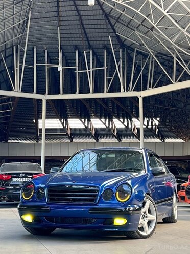 Mercedes E 320-3