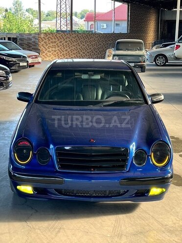 Mercedes E 320-1
