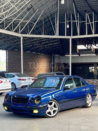 Mercedes E 320-4