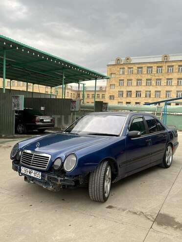 Mercedes E 320-5