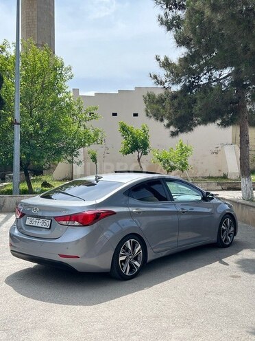 Hyundai Elantra-4