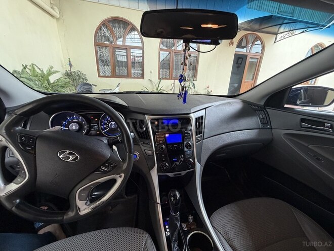 Hyundai Sonata-5
