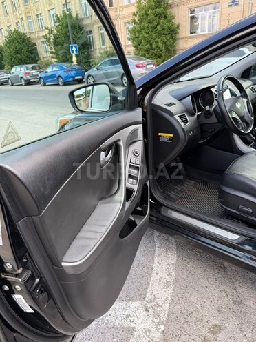 Hyundai Elantra-8