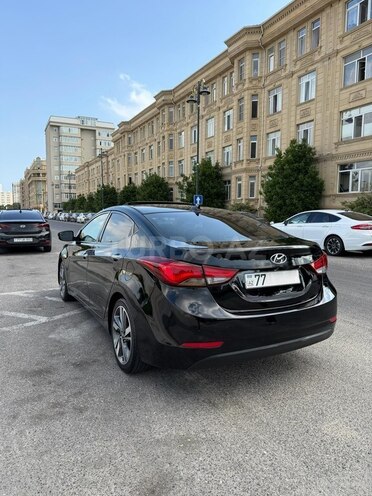 Hyundai Elantra-4