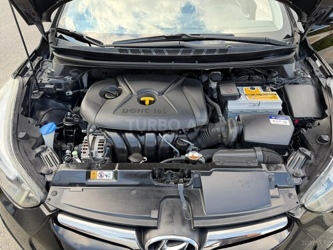 Hyundai Elantra-11