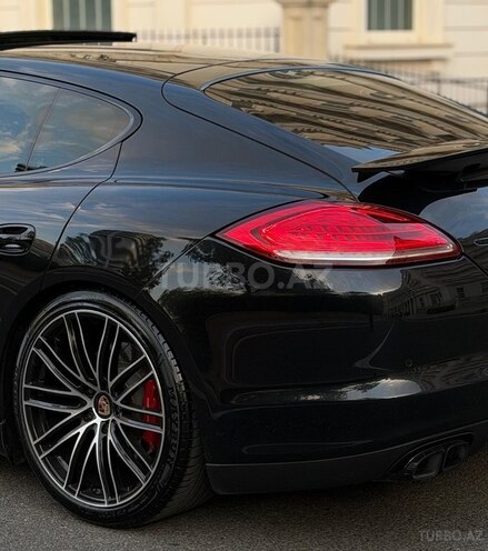 Porsche Panamera GTS-6