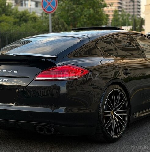 Porsche Panamera GTS-5