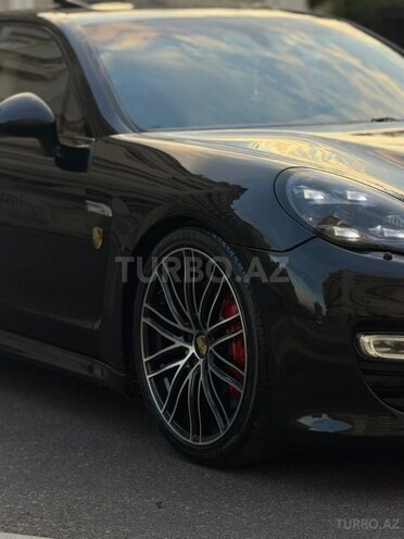 Porsche Panamera GTS-10