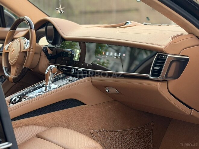 Porsche Panamera GTS-19
