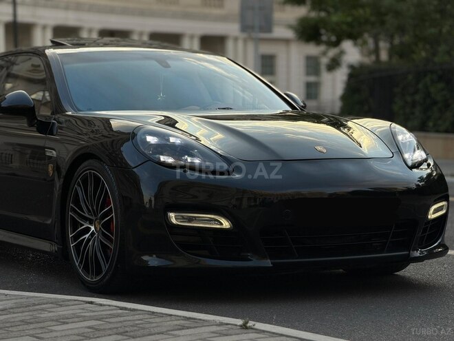 Porsche Panamera GTS-7