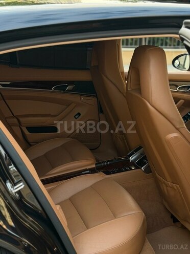 Porsche Panamera GTS-18