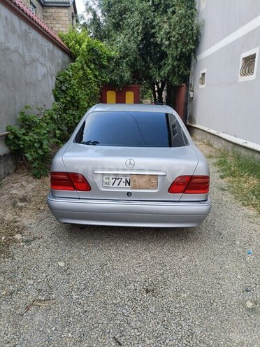 Mercedes E 200-2