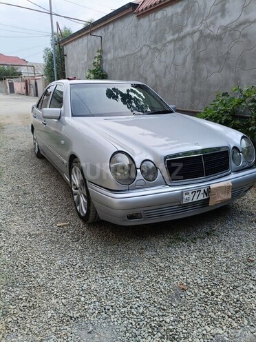 Mercedes E 200-3