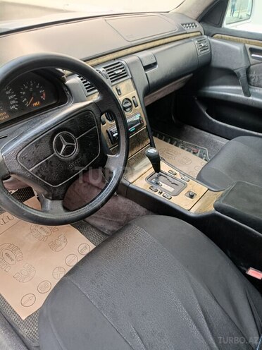 Mercedes E 200-5