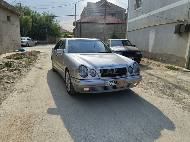 Mercedes E 200-4