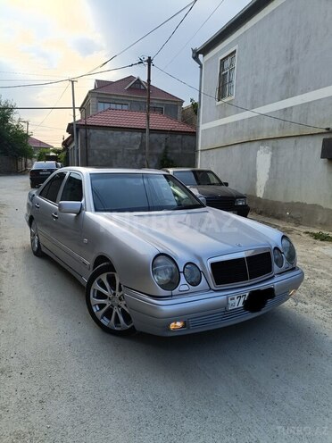 Mercedes E 200-1