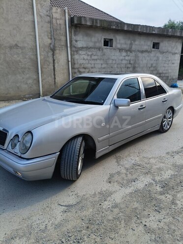Mercedes E 200-10