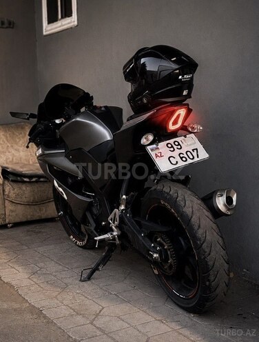 Yamaha R15-2