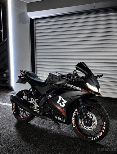 Yamaha R15-1