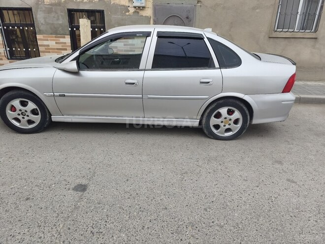Opel Vectra-4