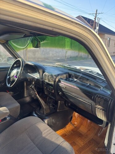 GAZ 3110 "Volga"-6