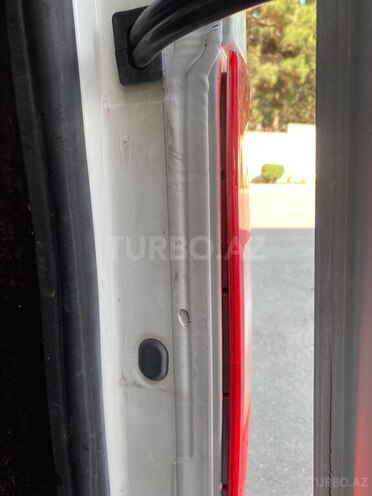 Ford Transit-8