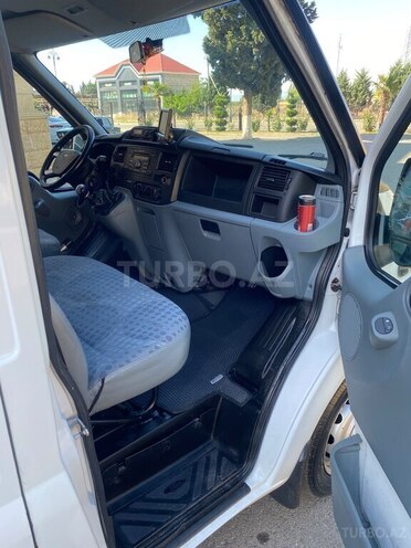 Ford Transit-11