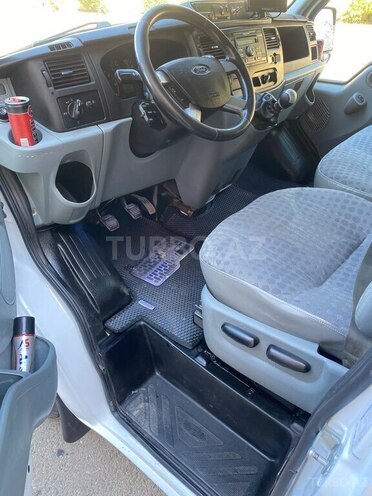 Ford Transit-12