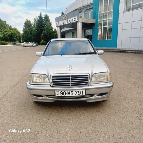 Mercedes C 200-1