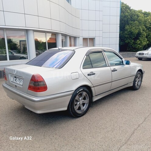 Mercedes C 200-11