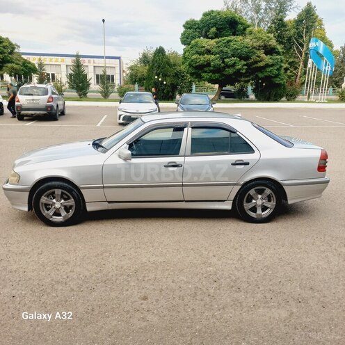 Mercedes C 200-13