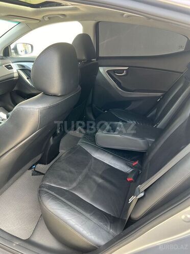 Hyundai Elantra-6