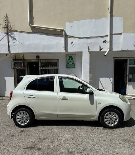 Nissan March-6