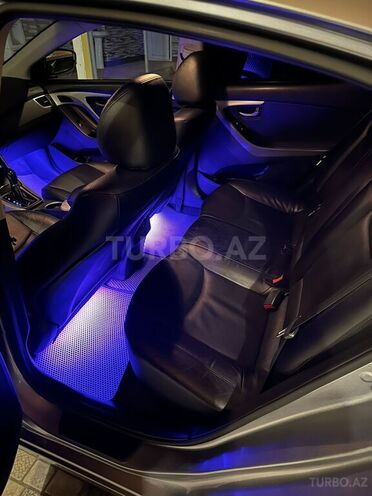 Hyundai Elantra-7