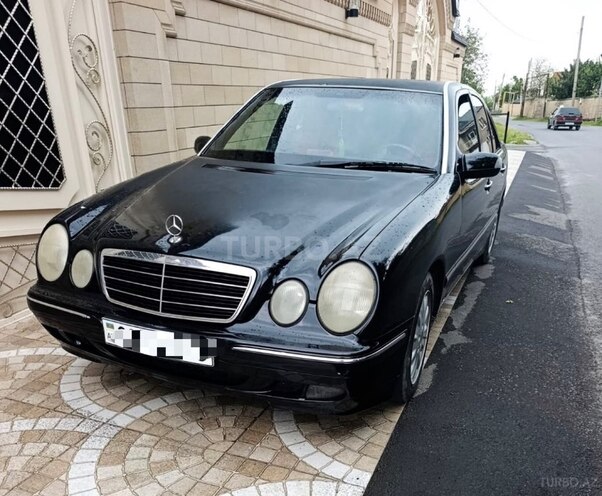 Mercedes E 240-1