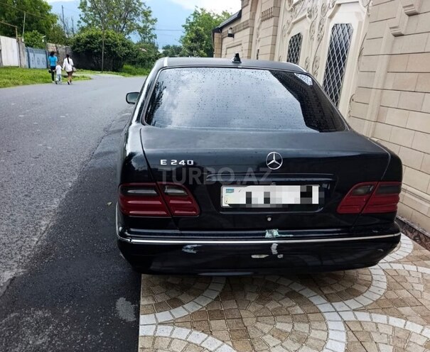 Mercedes E 240-3