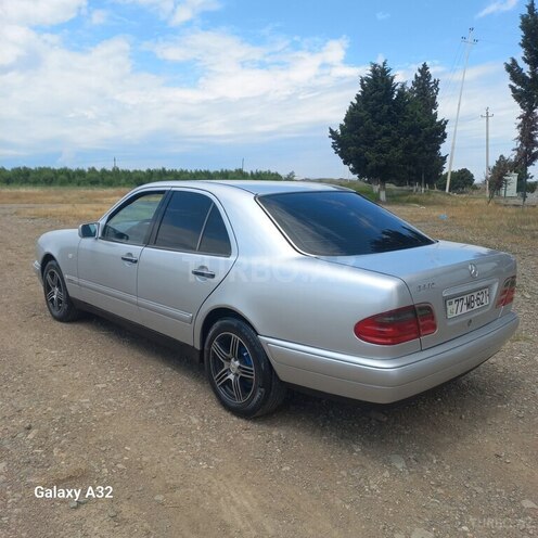 Mercedes E 230-2