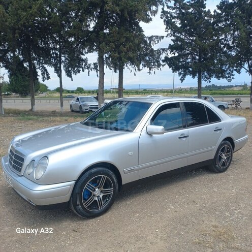 Mercedes E 230-5