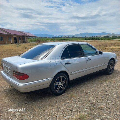 Mercedes E 230-4