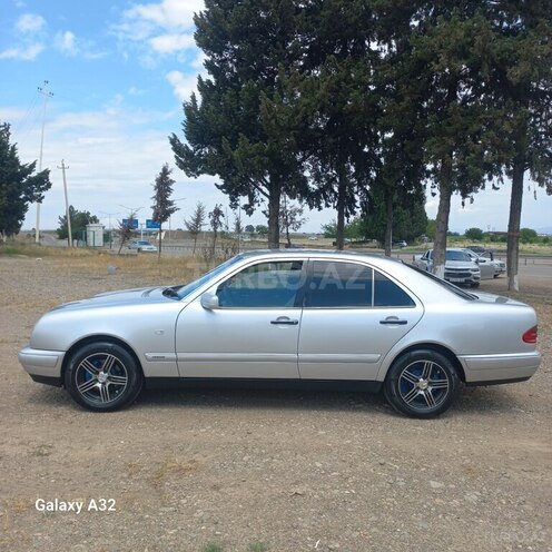 Mercedes E 230-6