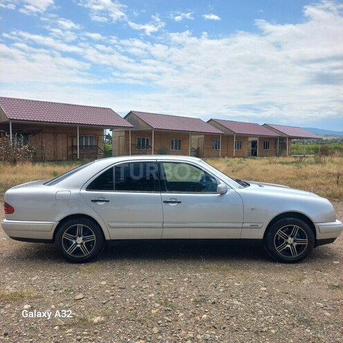 Mercedes E 230-7